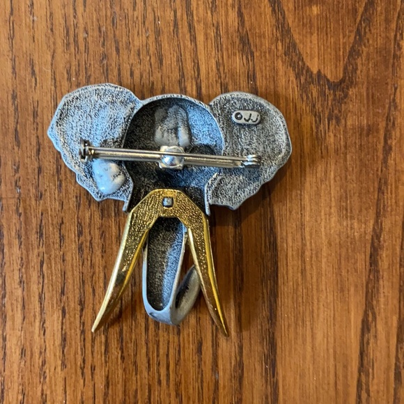 VINTAGE Elephant Pin - Picture 2 of 2